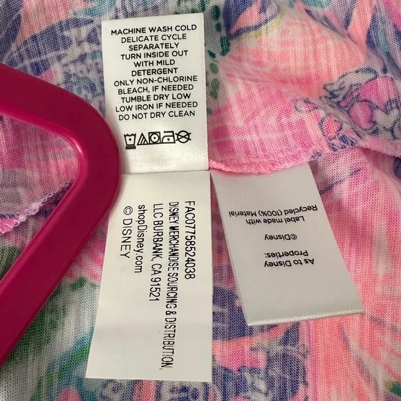 NWT Lilly Pulitzer X Disney Parks Etta V-Neck Tee Disney Dreamin’ MED Limited Ed - Picture 10 of 13